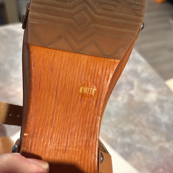 Lucky Brand Tan Leather Sandals size 8 - Picture 6 of 6